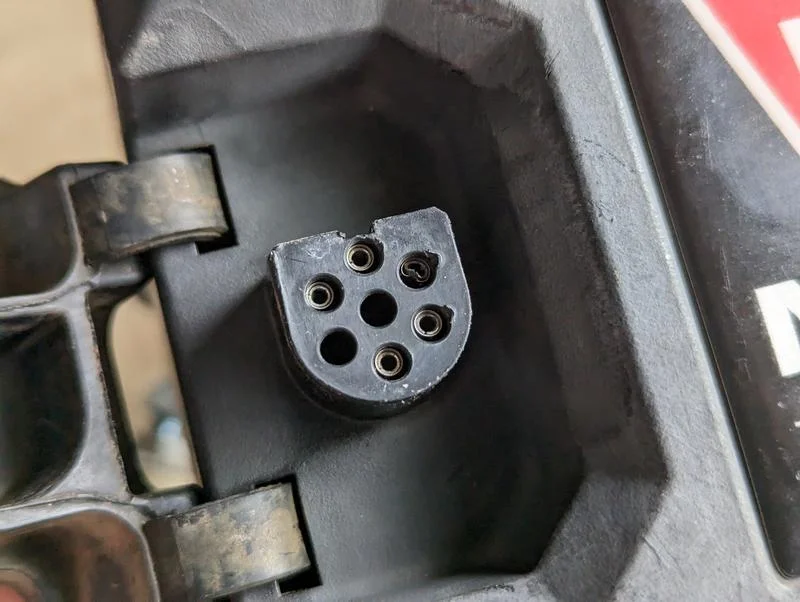 001_plug.jpg