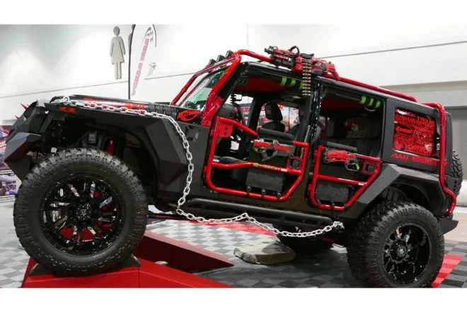 011-sema-2017-jeep-good-weird-ugly-jeep-jk-wrapped-in-chains.webp