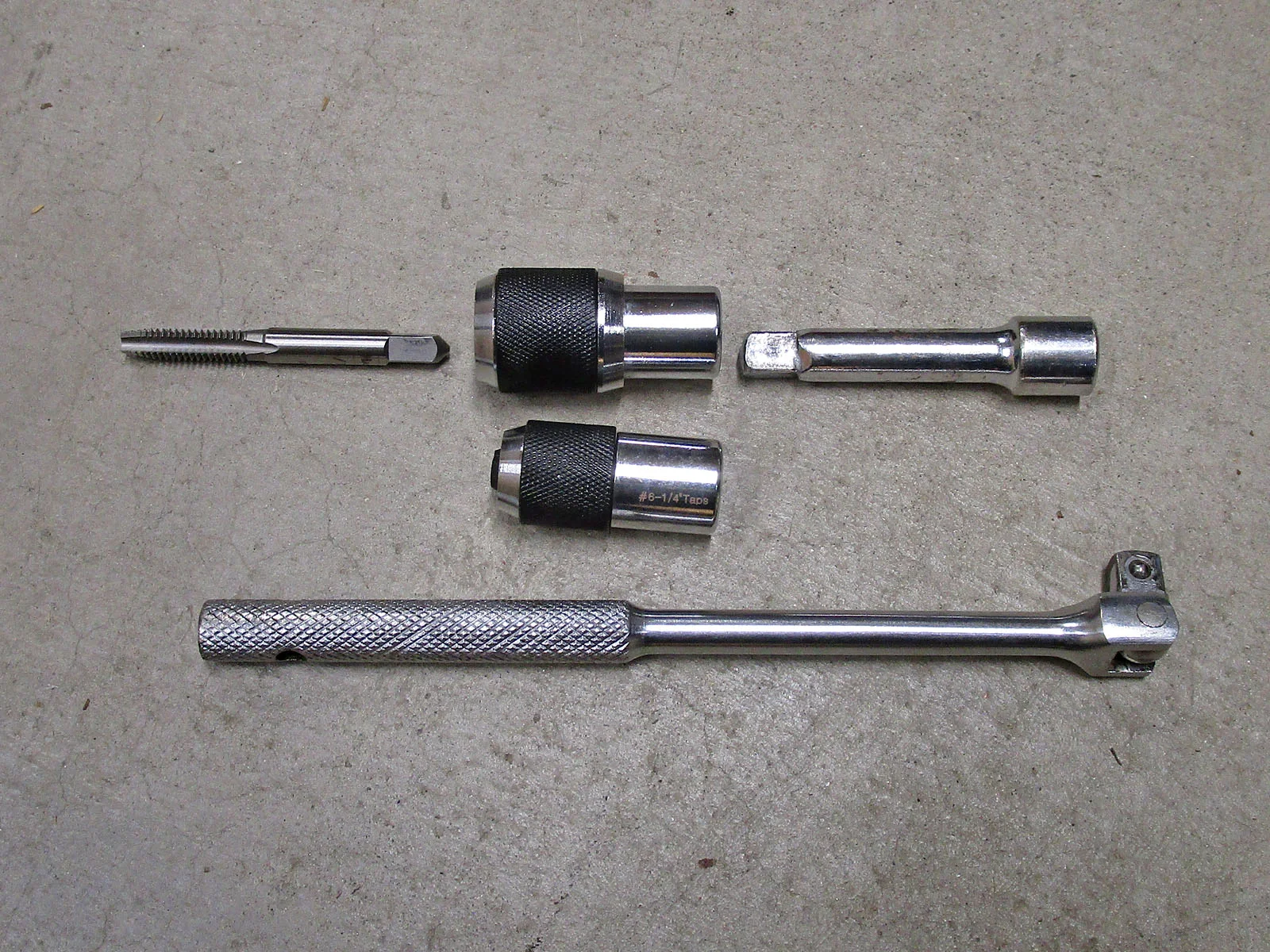 03_Chuck_and_Tools.webp