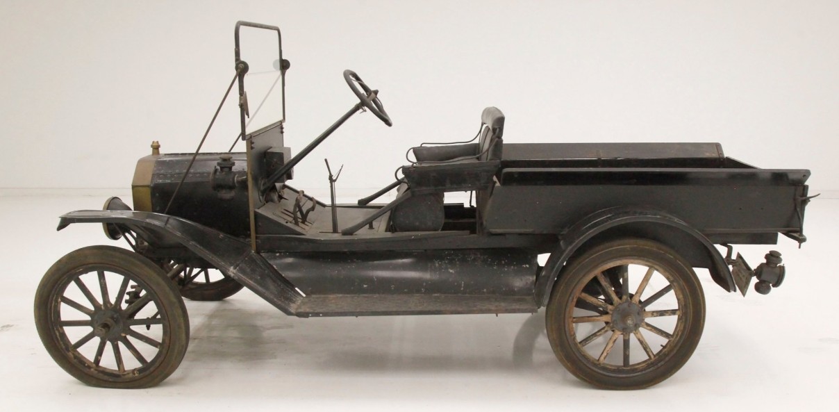 1915 Ford Model T.jpg