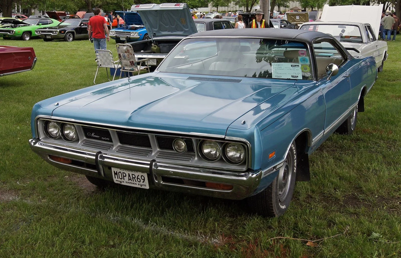 1969_Dodge_Monaco_500_HT,_blue.webp