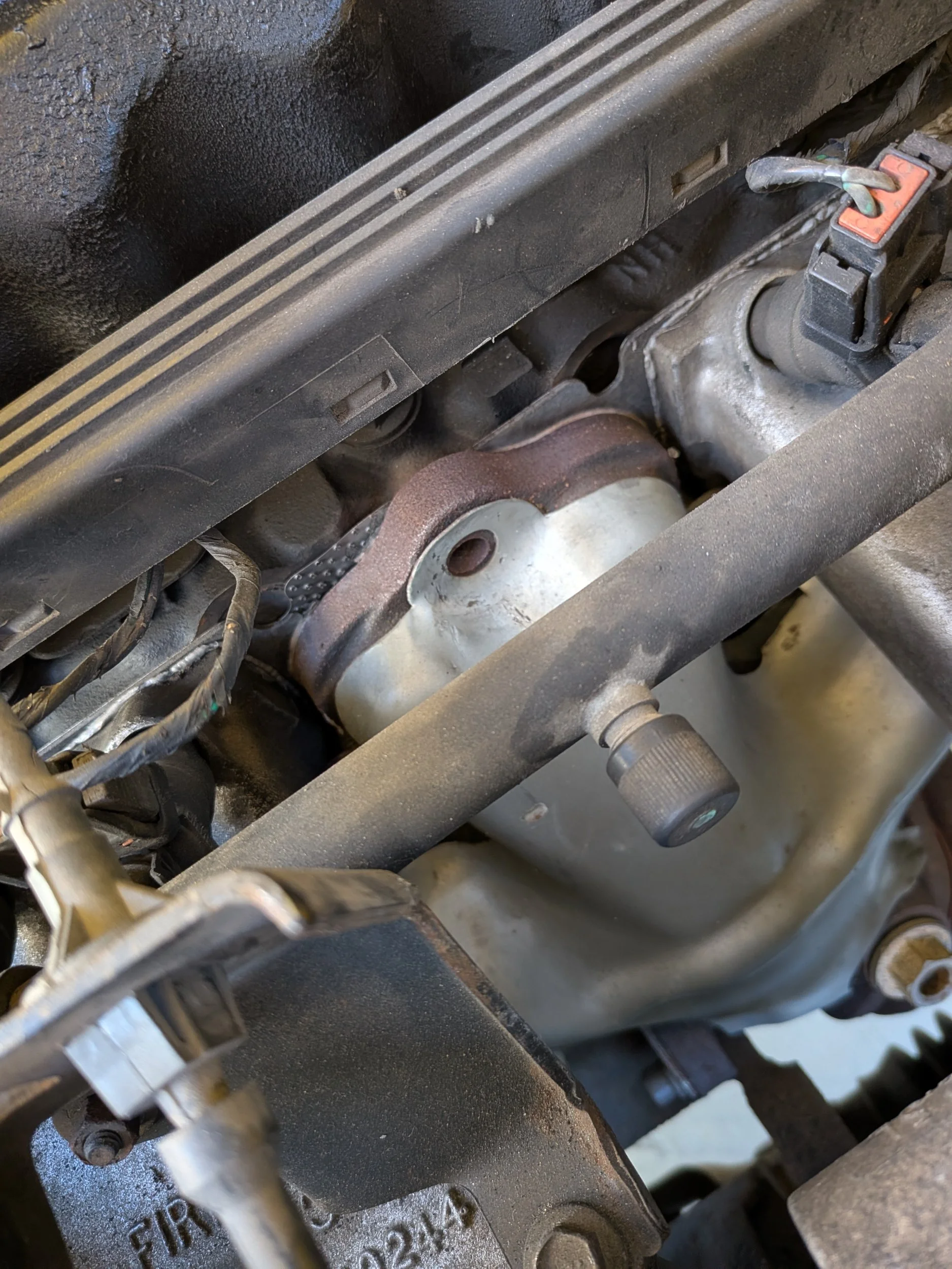 2.5 L manifold Bolt 1 missing.webp