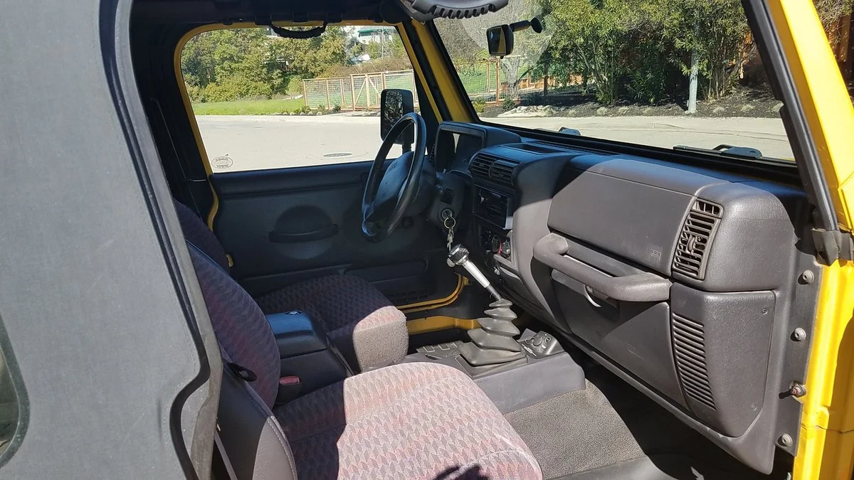 2000TJ-passenger.webp
