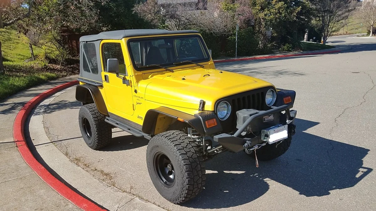 2000TJ-RightFront.webp