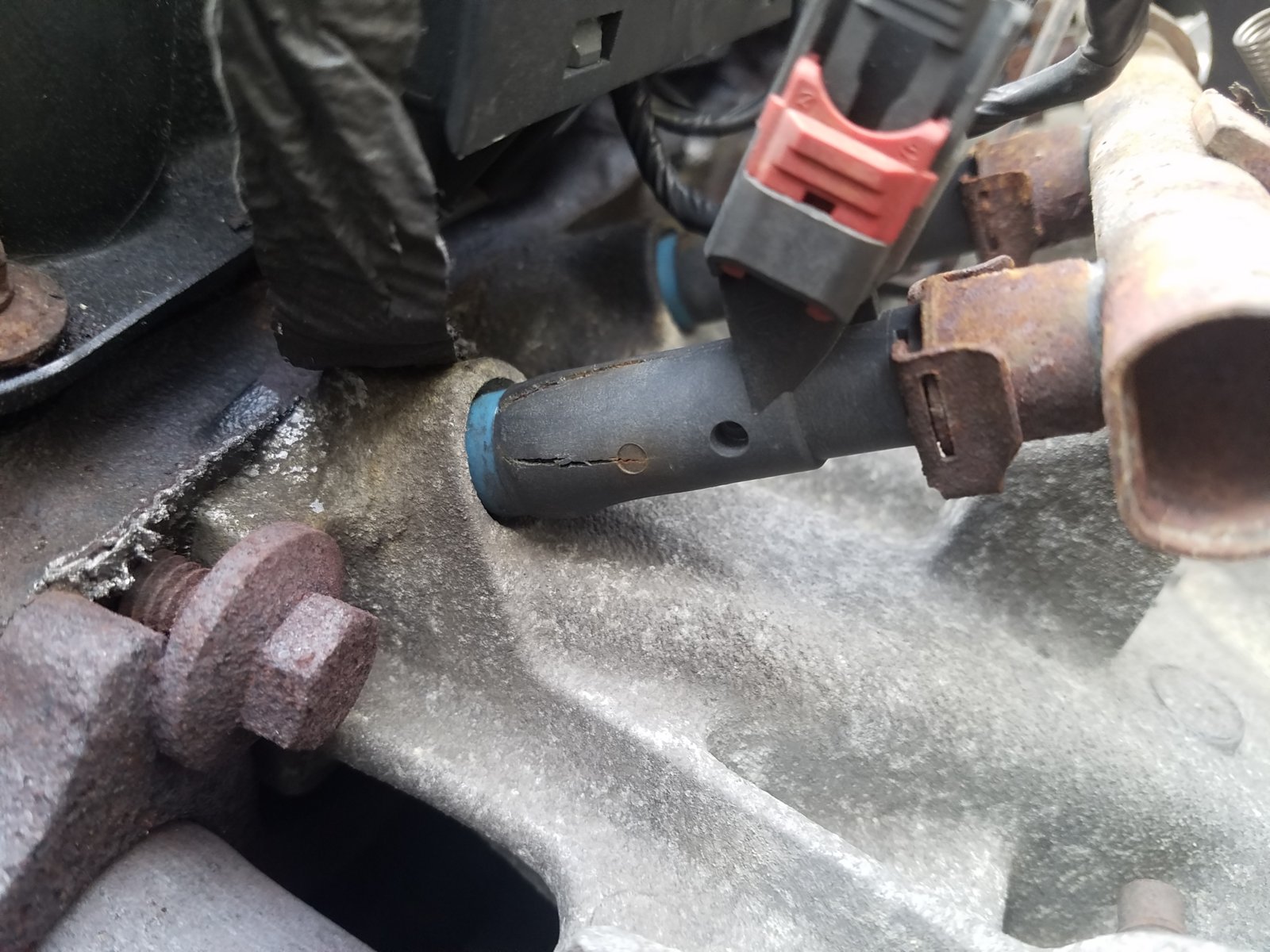 Cracked fuel injector: Cause for concern? | Jeep Wrangler TJ Forum