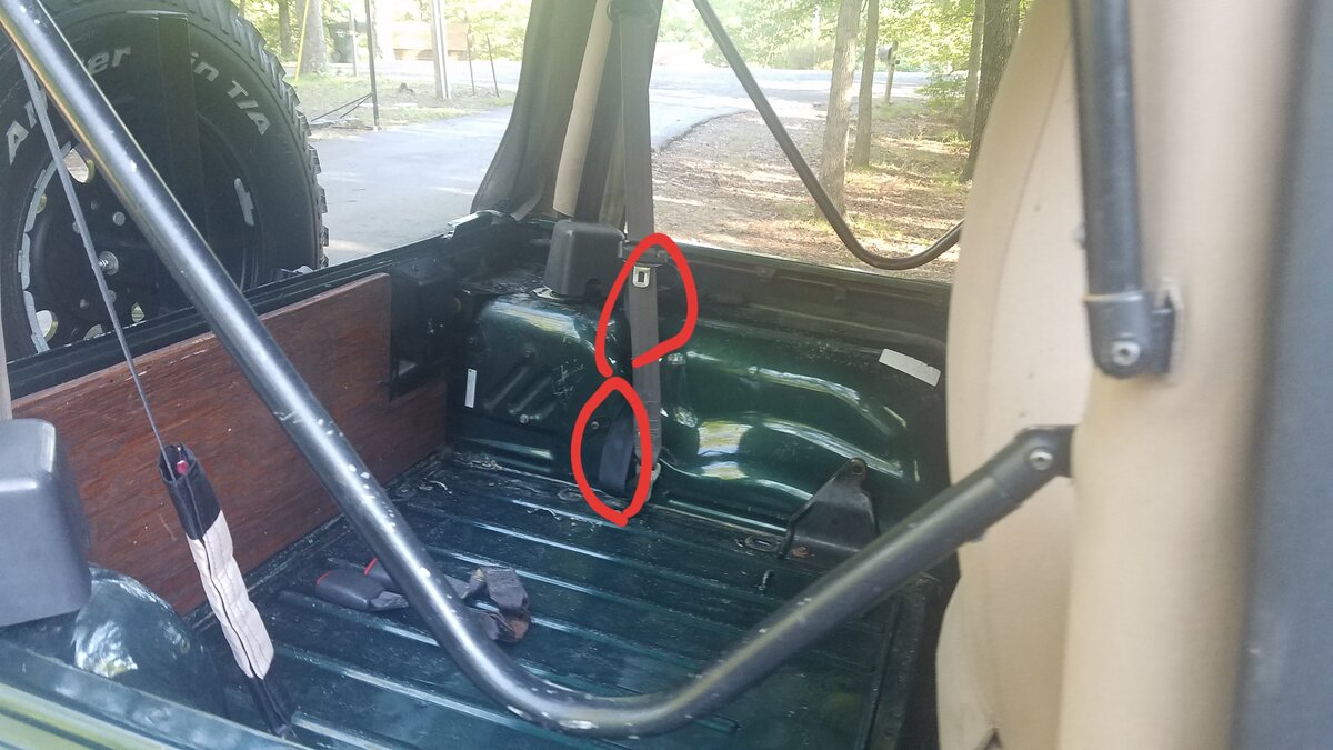What is the long blue 2-point seat belt in the rear for? | Jeep Wrangler TJ  Forum