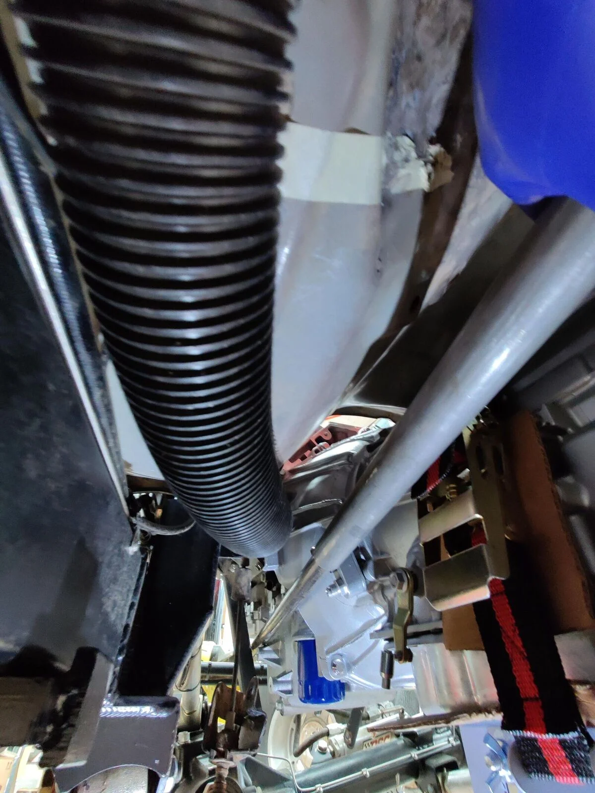 20201205_exhaust-over-driveshaft.webp
