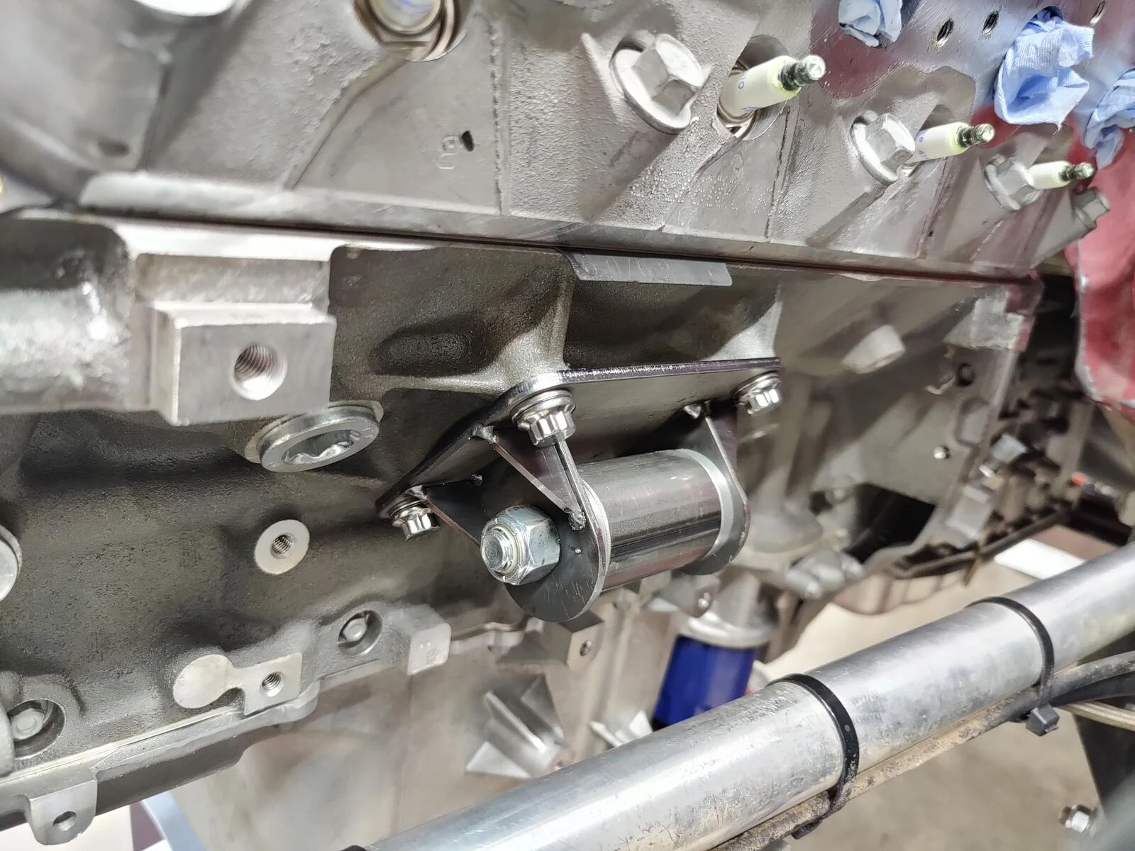 20201226_bracket-on-engine.webp