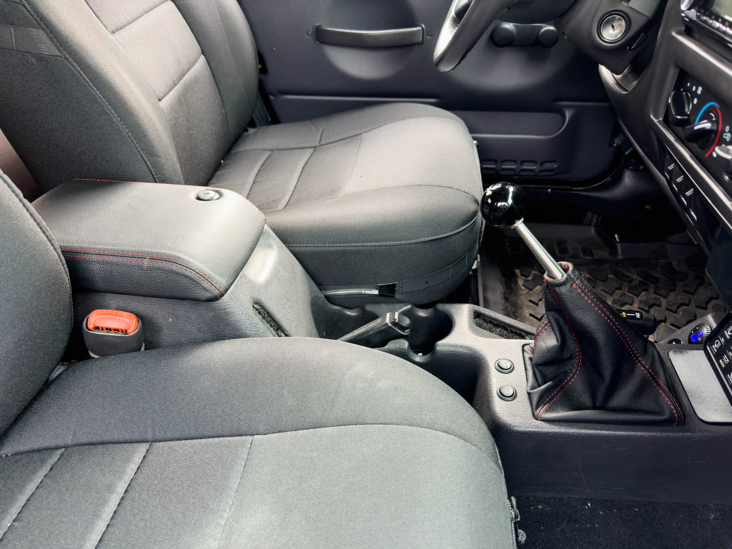 2023-04-21 Redline Armrest Cover 16.webp