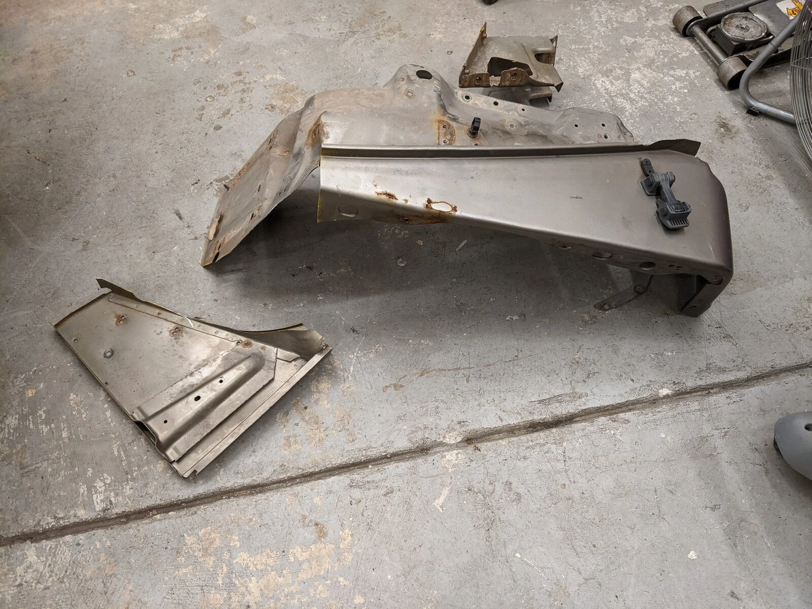 21e - Front Fender.webp