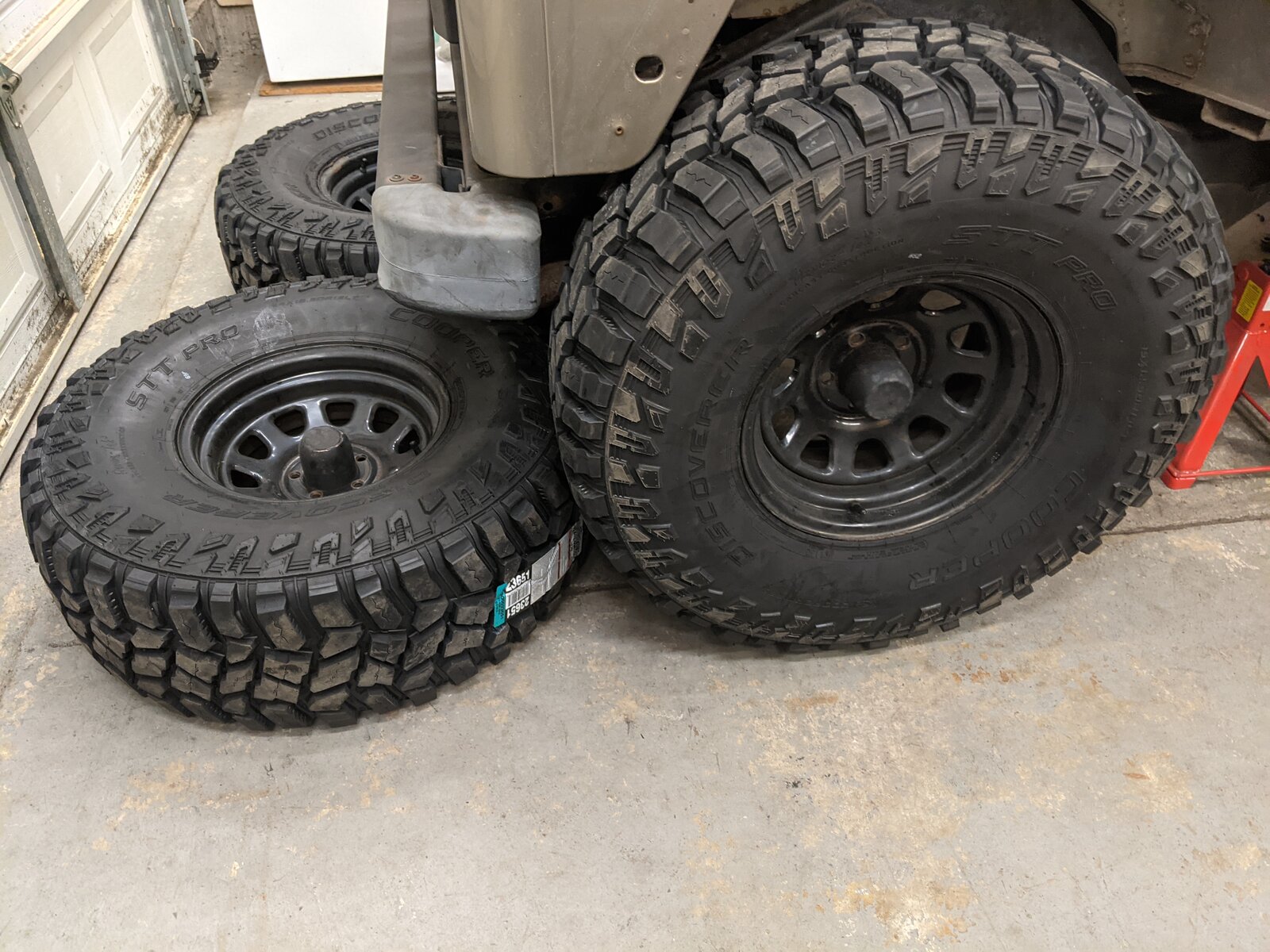 30a - Tires.jpg