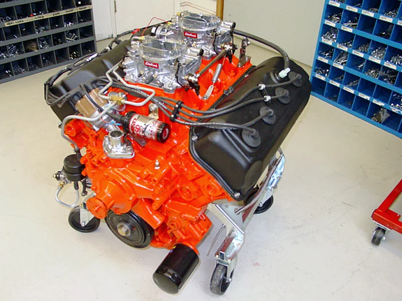 426-hemi-engine_02.webp