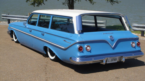 61-Impala-wagon-rear-shot.jpg