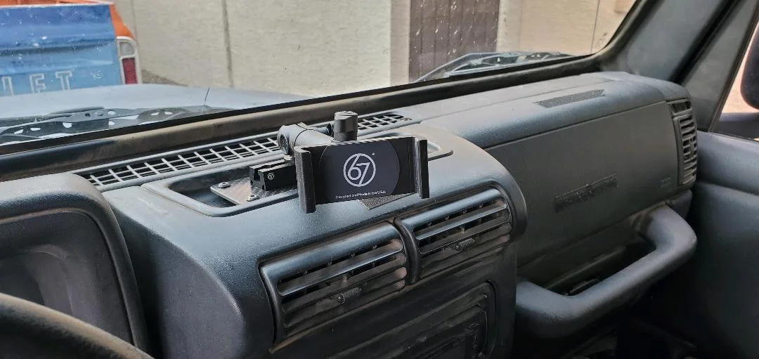 67dphoneholder001.webp