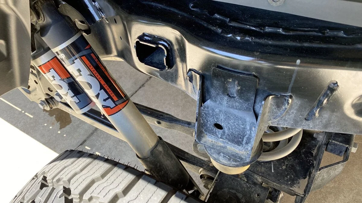 7_LR_hanging_shocks_close.jpg