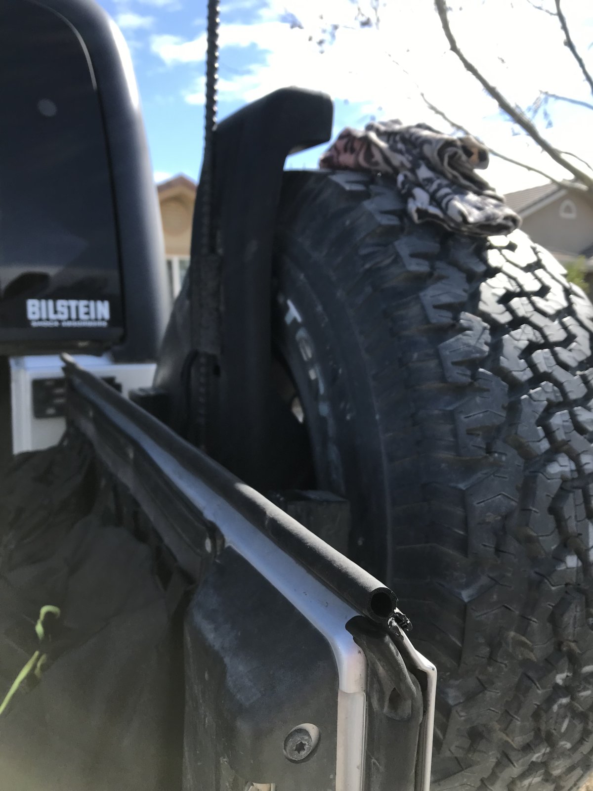 Do hard top and soft tops both use the same tailgate retainer bar clips? | Jeep  Wrangler TJ Forum
