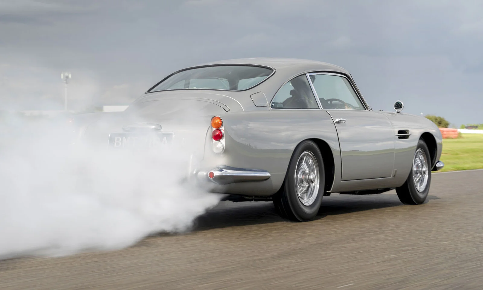 Aston-Martin-DB5-James-Bond3-583337141.webp