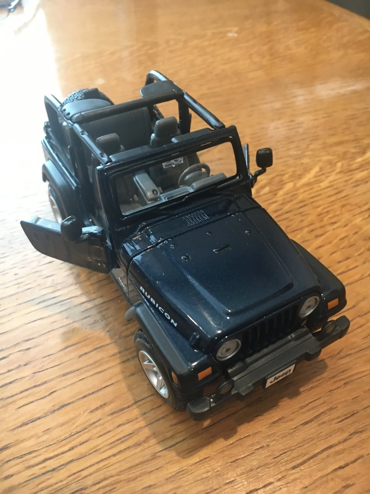 76733
