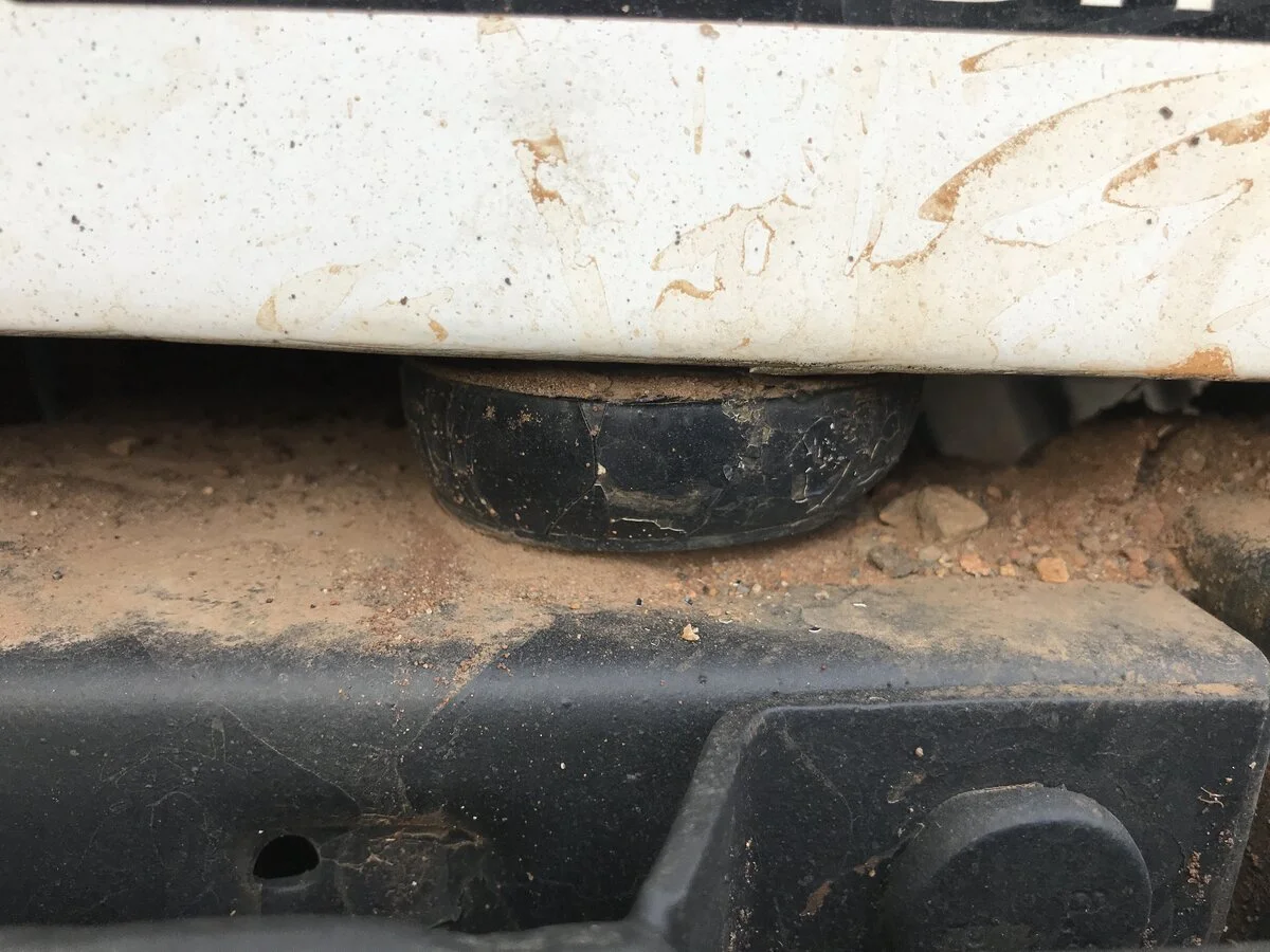 Body mount.JPG