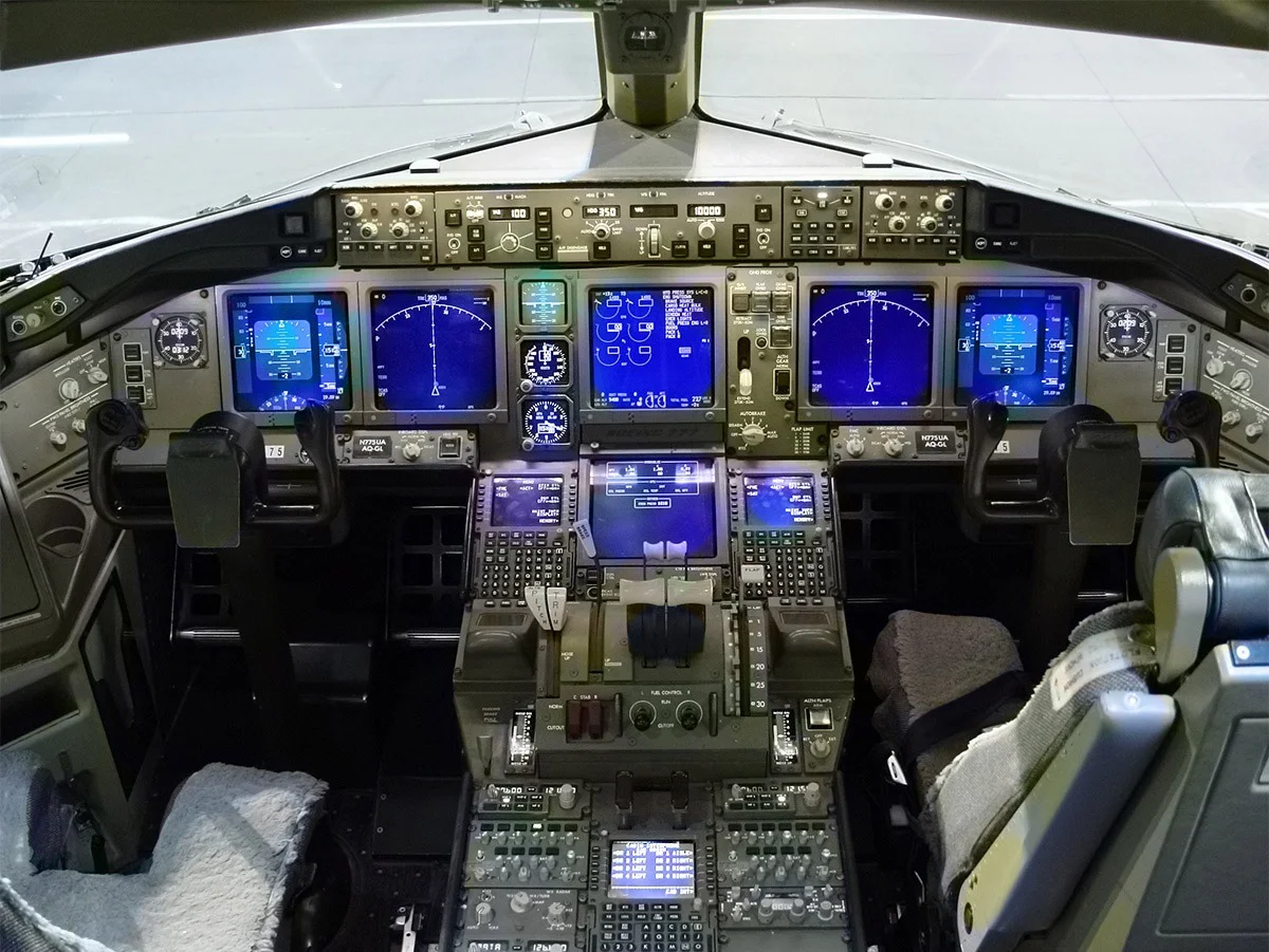 cockpit_B777.webp