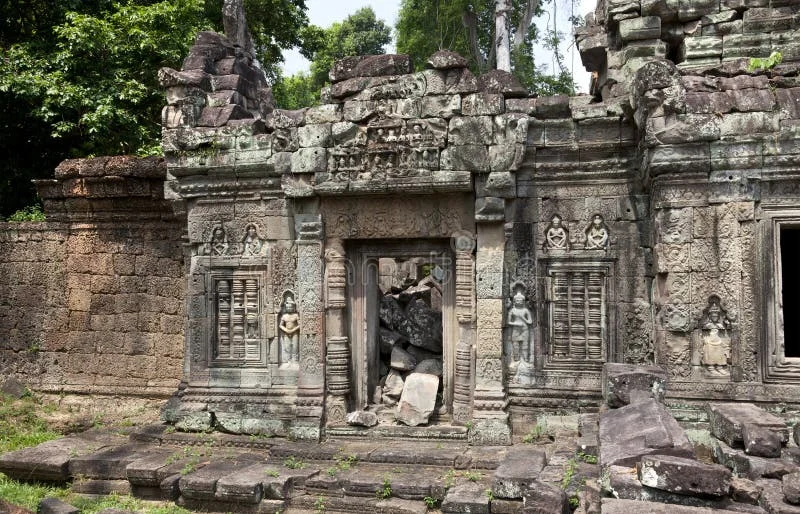crumbling-temple-siem-reap-cambodia-25957217-3127415725.webp