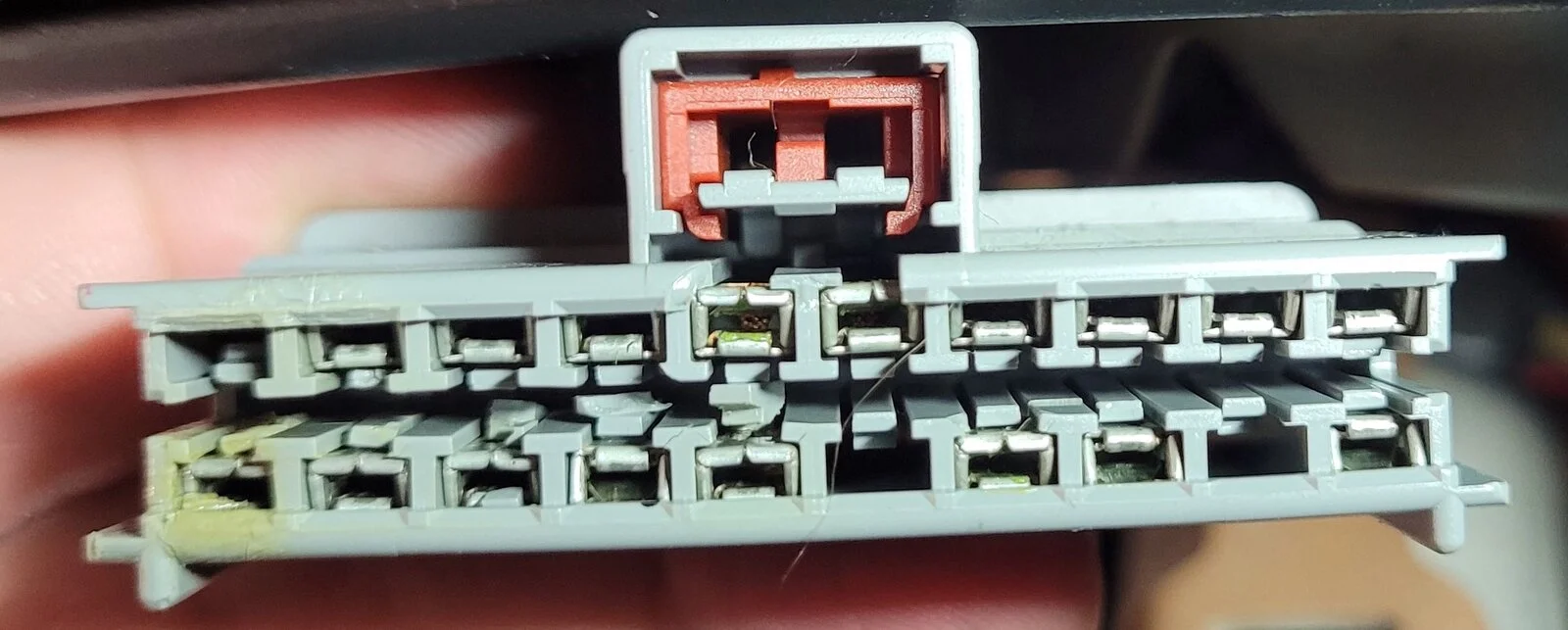 Damaged_Connector_2.jpg