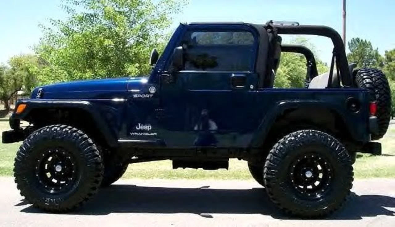 DARL BLUE JEEP.jpg
