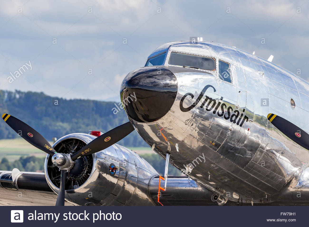 douglas-dc-3c-n431hm-in-swissair-markings-with-its-highly-polished-FW79H1.jpg