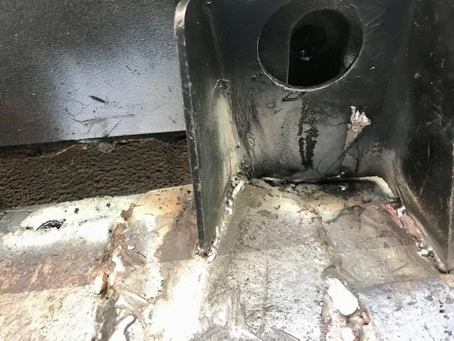 Driver's side rear mount.jpg
