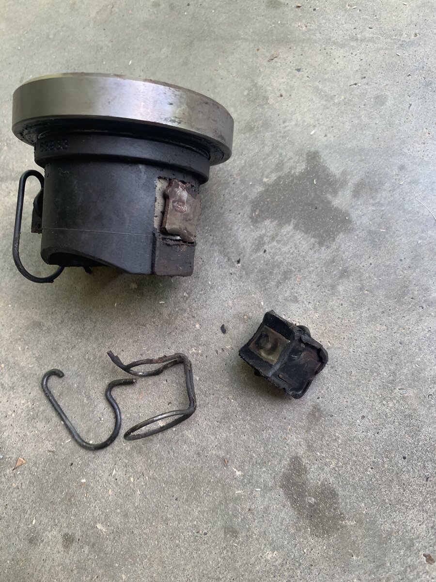 Here's why you don't use a plastic throwout bearing (and how clean should I  get the bell housing?) | Jeep Wrangler TJ Forum