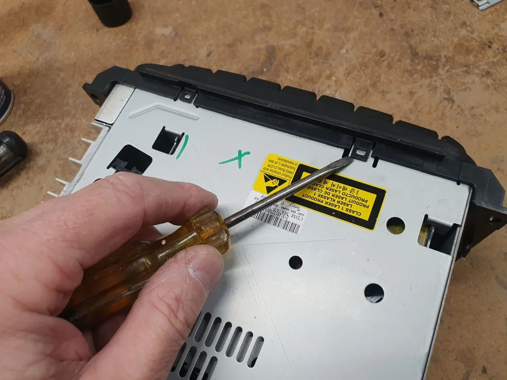FaceplateRemove2.jpg