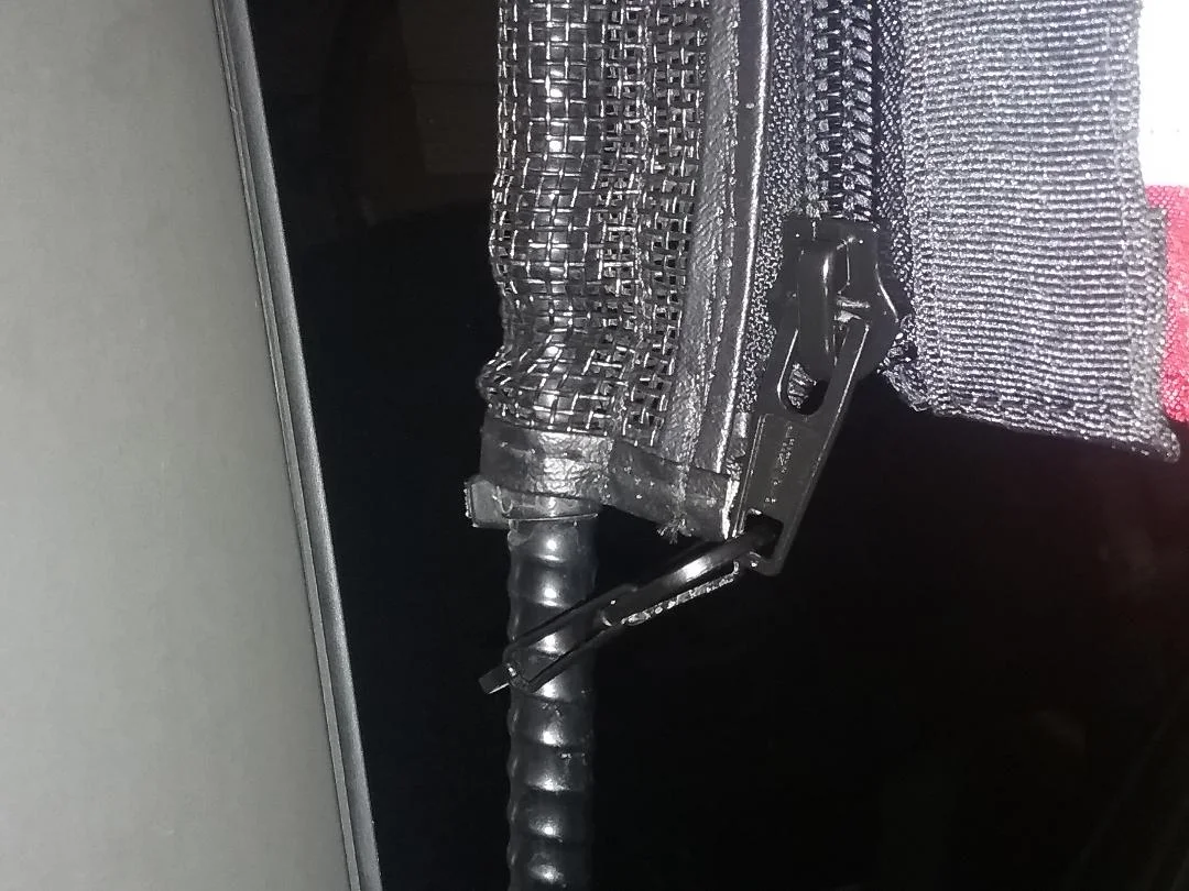 Flag sleeve zipper retainer clip.jpg