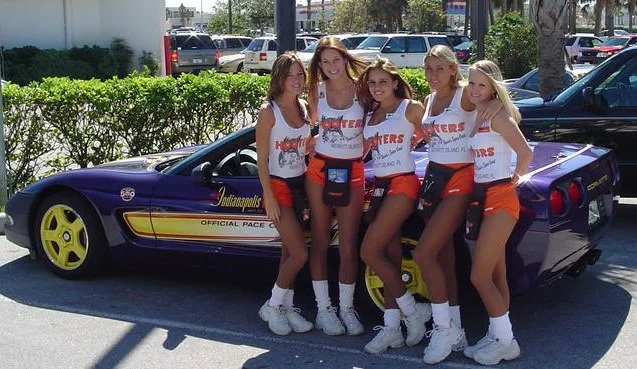 hooters.webp