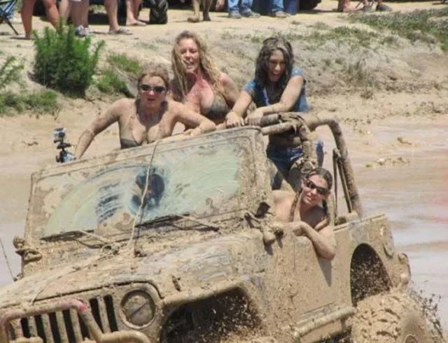 Hot-girls-Jeeps35 (2017_11_20 00_38_12 UTC).webp