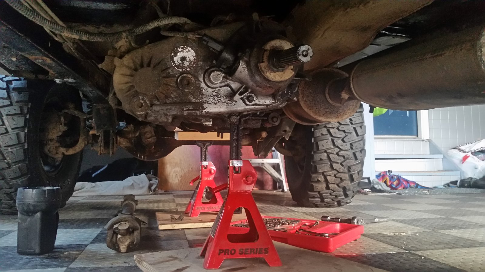 How To Replace Leaking Seal Between 32rh Transmission And Transfer Case Jeep Wrangler Tj Forum