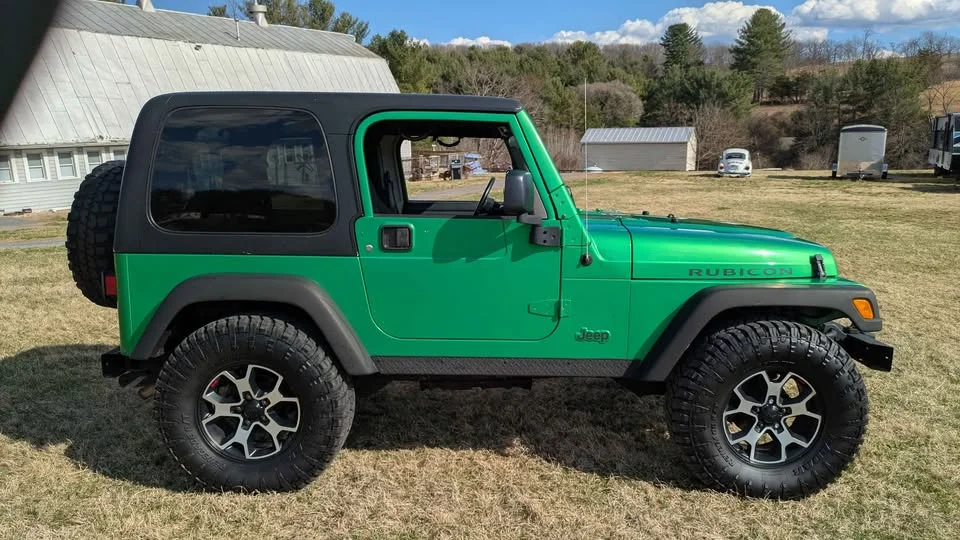 Jeep 33s no lift.webp