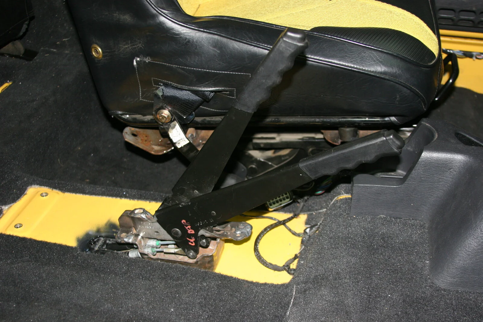 Jeep - Cutting Brakes - 3-27-2010 193.JPG