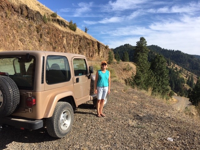 jeep on tiger canyon.JPG