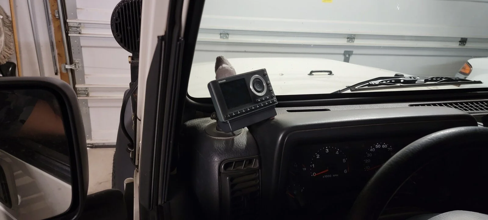 jeep pic radio 2.webp
