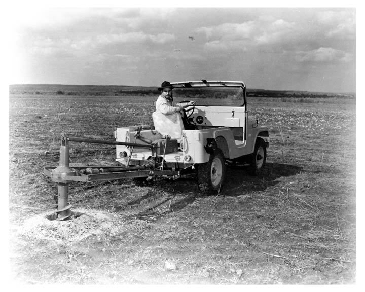 jeep-willys-posthole-drill.jpg