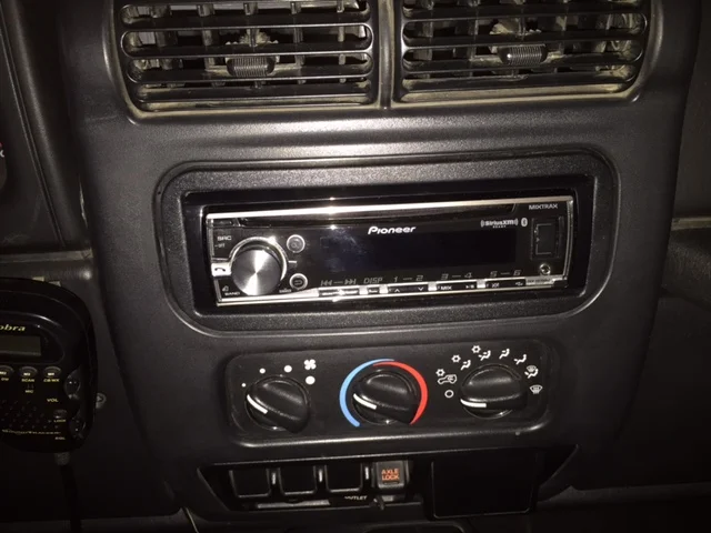 JeepStereo.webp