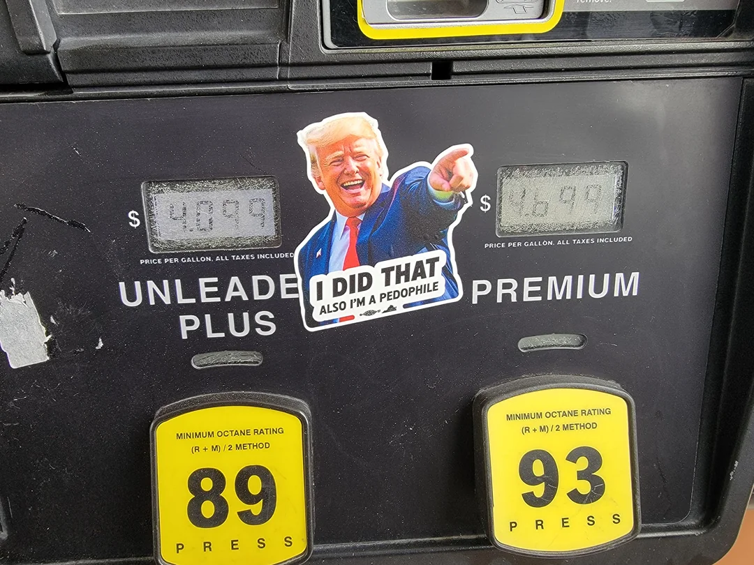 just-saw-this-at-a-gas-station-in-st-peters-v0-npk0ho3j8dug1.jpeg.webp