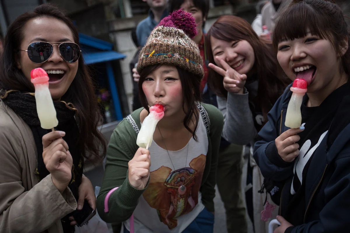 kanamara-matsuri-japan-lollipos.webp