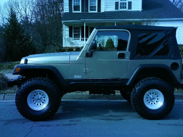 KHAKI JEEP (2017_11_20 00_38_12 UTC).jpg