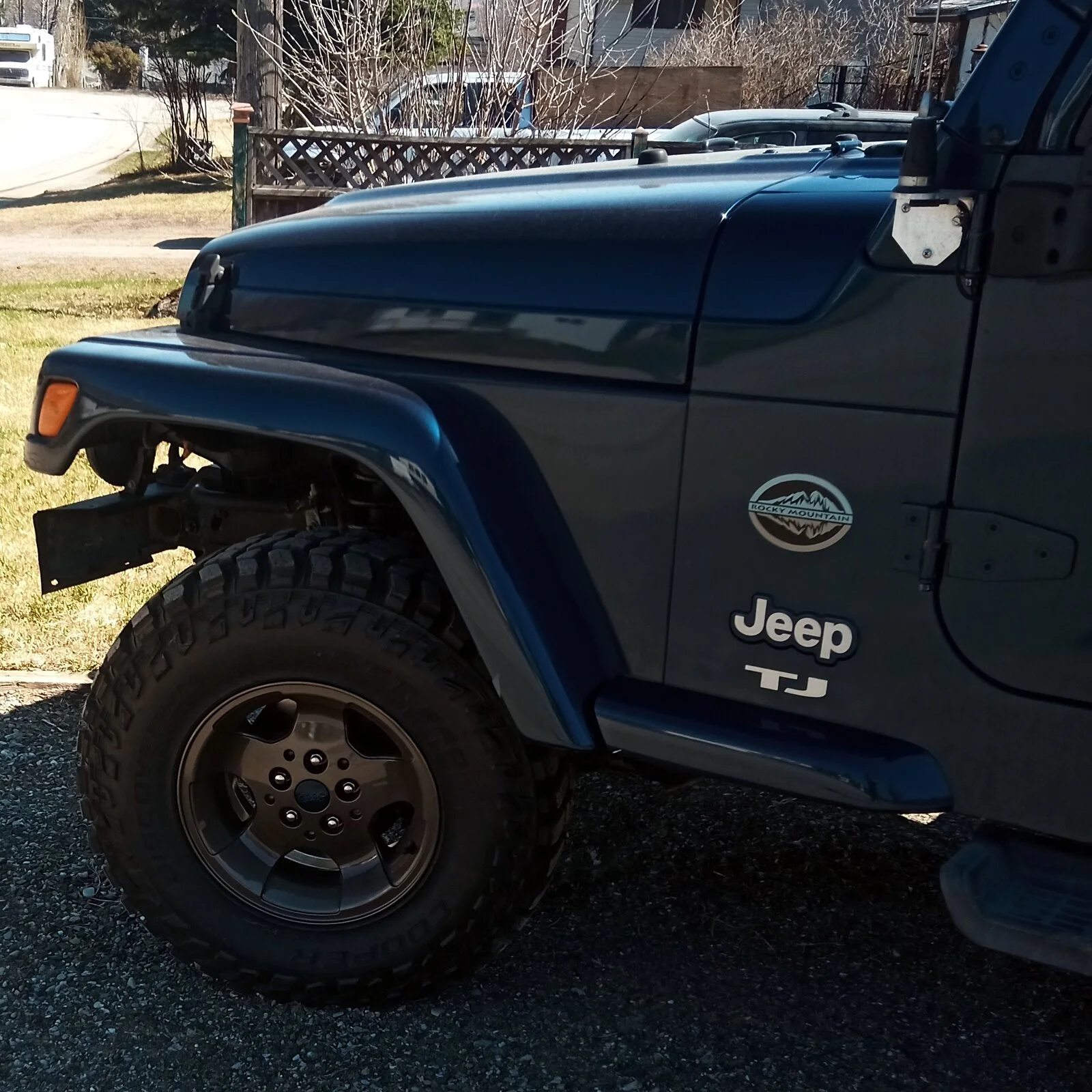 left front fender & wheel.webp
