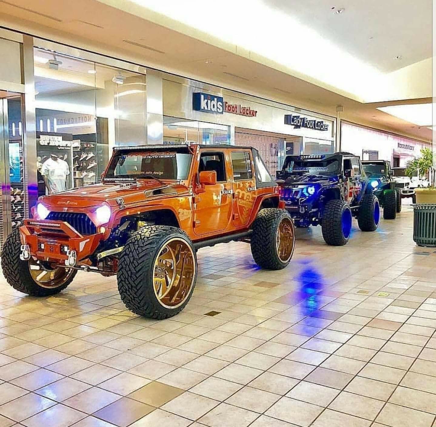 mall crawler jeeps.jpg