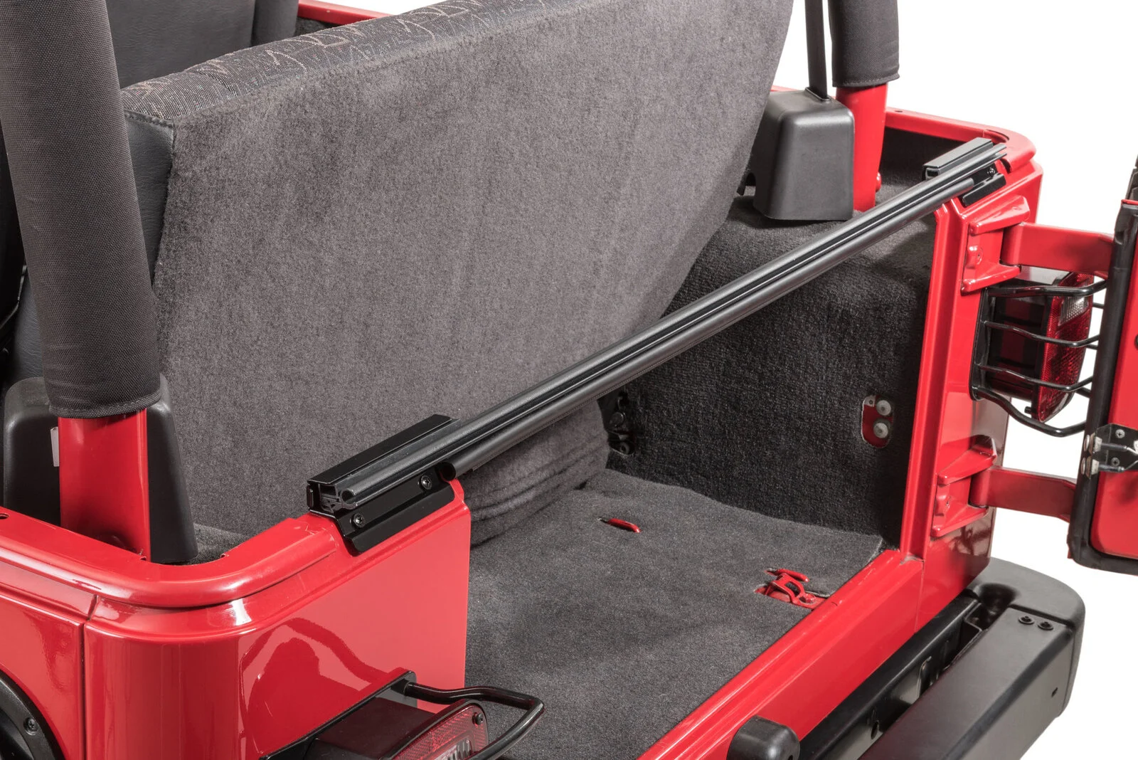 mastertop-tailgate-bar-yj-tj-installed-closeup.jpg