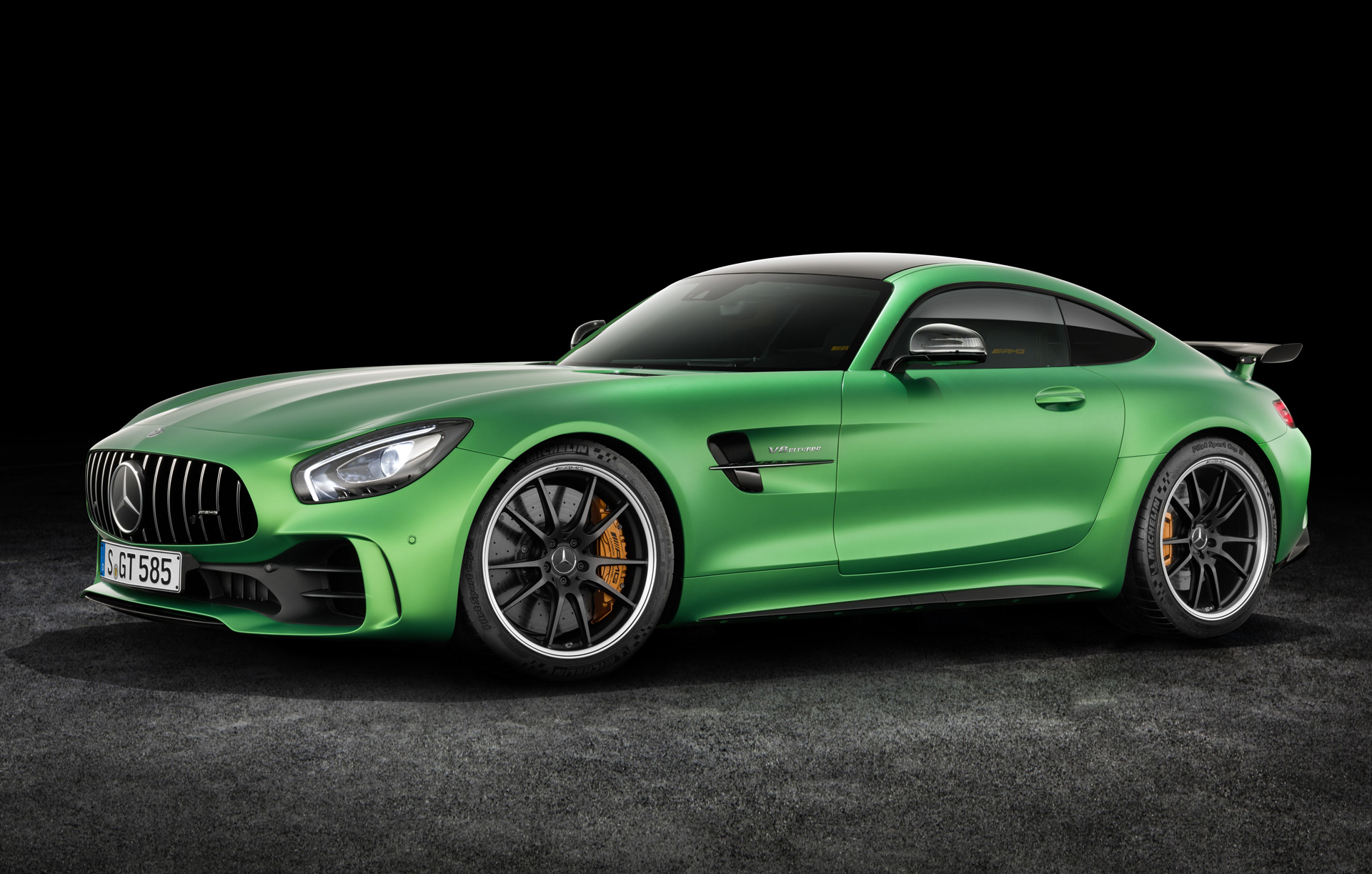 mercedes-benz-amg-gt_100557198_h-2208850340.jpg