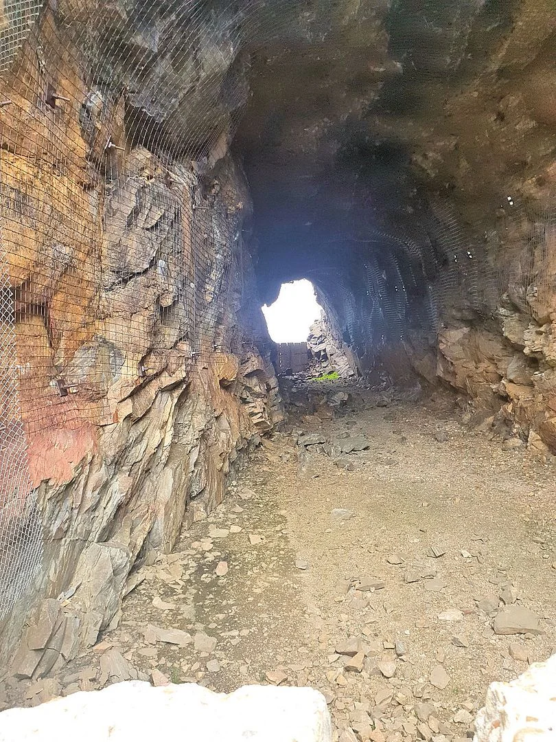 NeedlesEyeTunnel.jpg