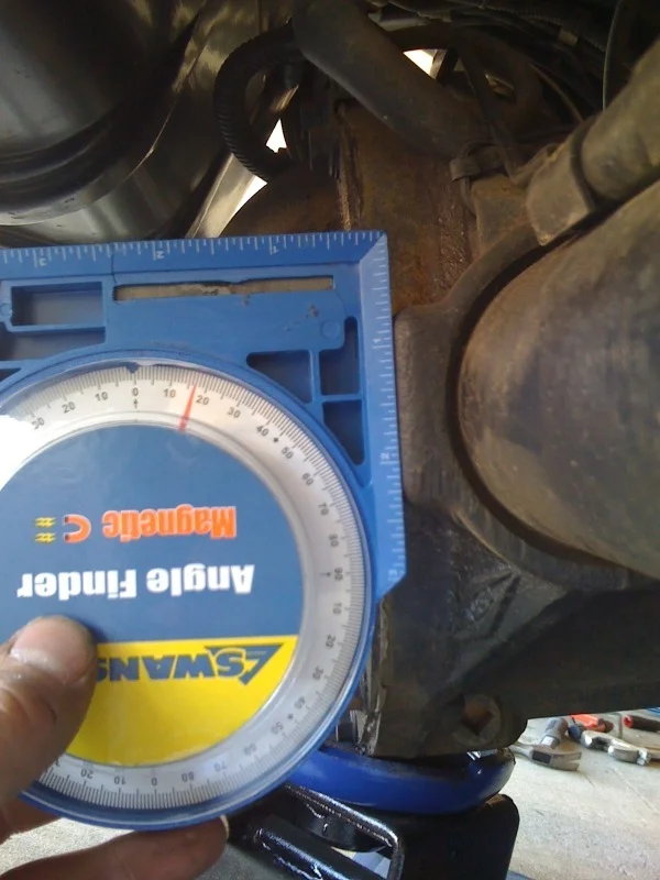 PinionAngleMeasuring1.webp